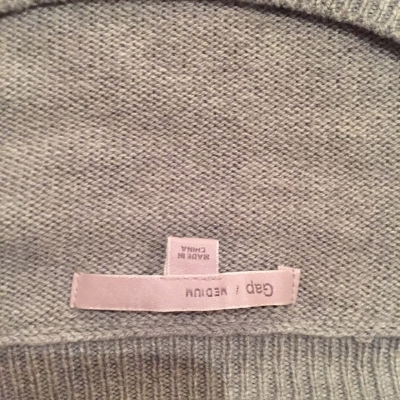 Adorable grey Gap sweater! - Picture 3 of 3